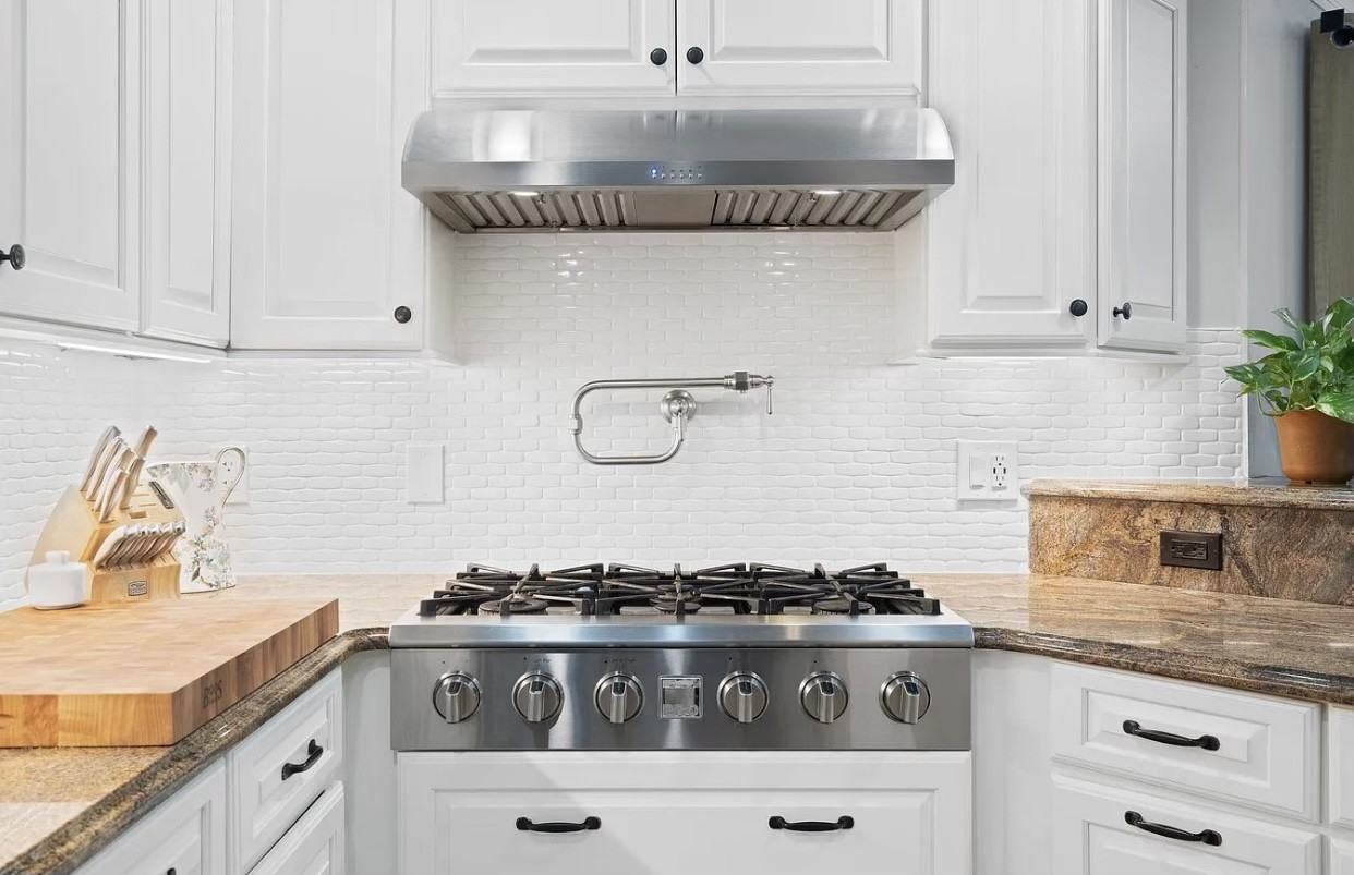 12 Edward Dr - Photo 2 of 7