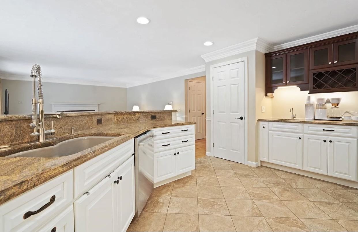 12 Edward Dr - Photo 4 of 7