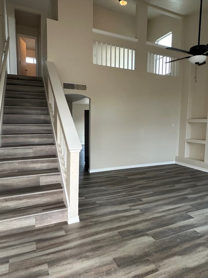 760 Desert Ash Dr - Photo 3 of 20