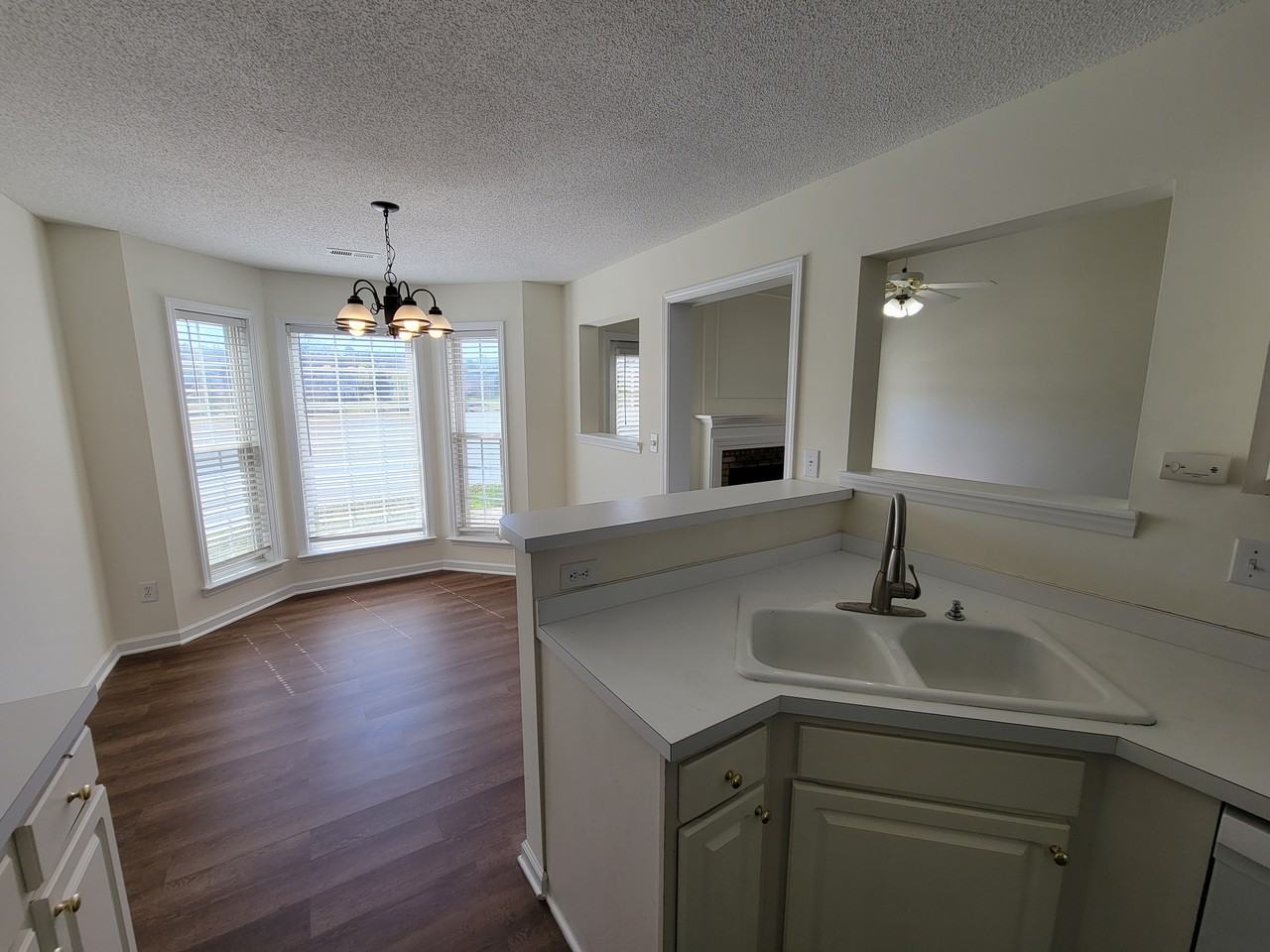 412 N Waters Edge Dr - Photo 6 of 40