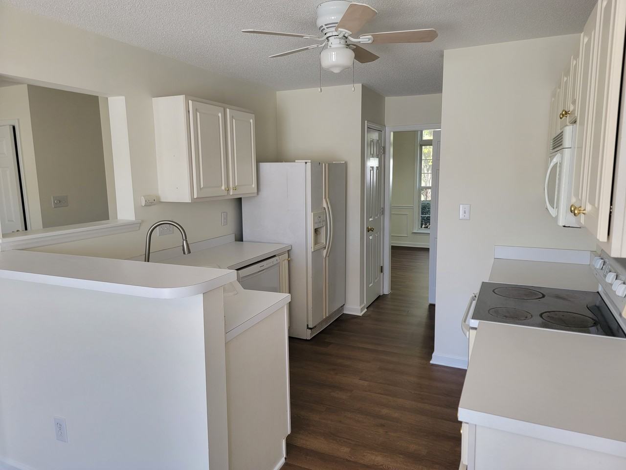 412 N Waters Edge Dr - Photo 7 of 40