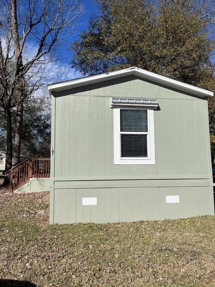 107 Toledo St - Photo 2 of 26