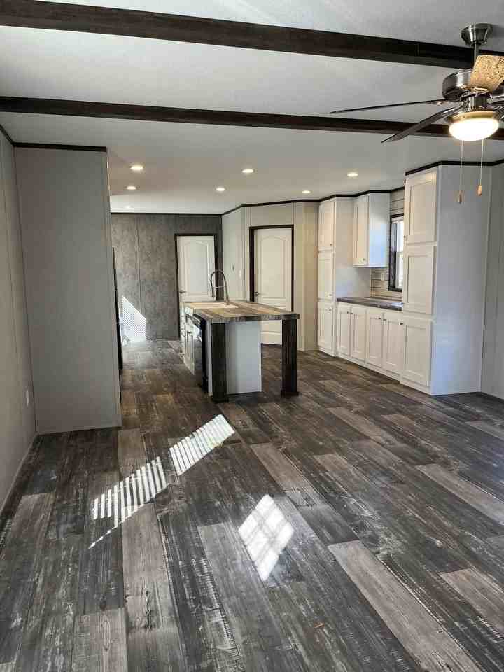 107 Toledo St - Photo 4 of 26