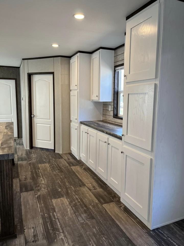 107 Toledo St - Photo 7 of 26