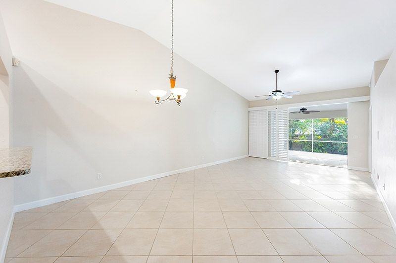 8027 San Vista Cir - Photo 3 of 23