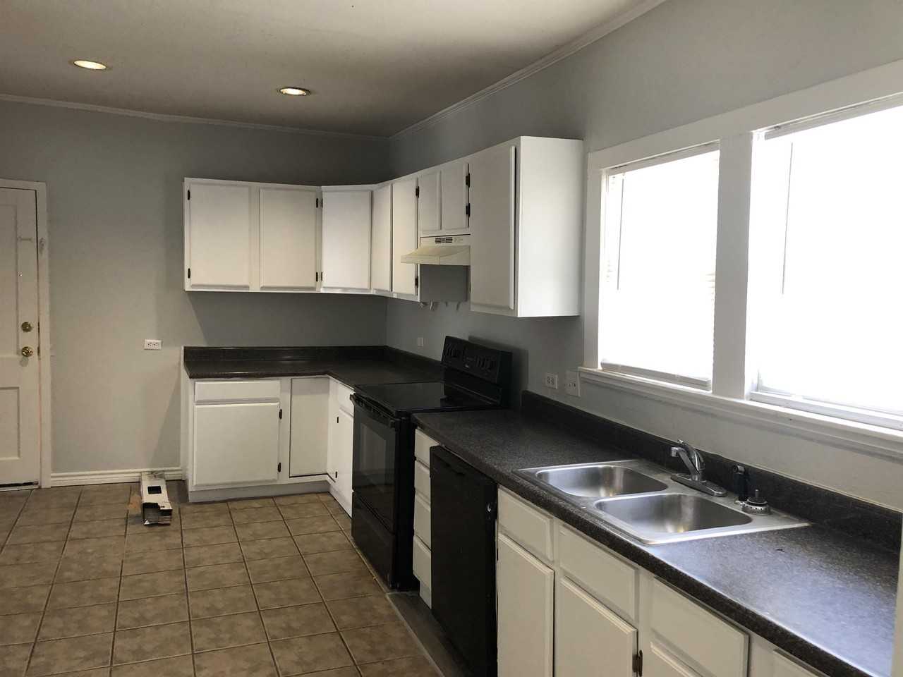 1211 Monroe St #1 - Photo 7 of 34