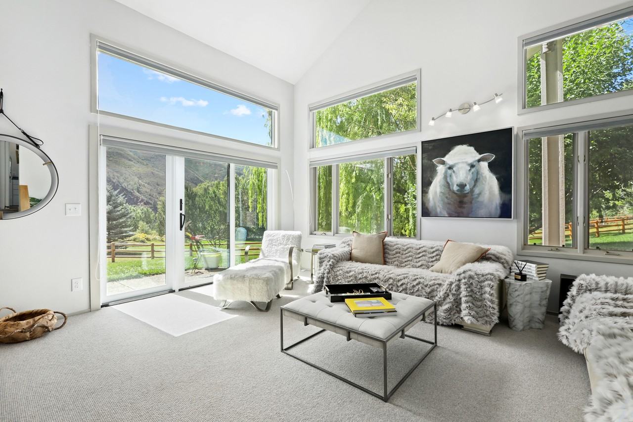 744 Holland Hills Rd - Photo 2 of 50