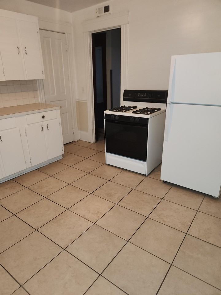 Harrison Ave Sw #134-5 - Photo 4 of 7