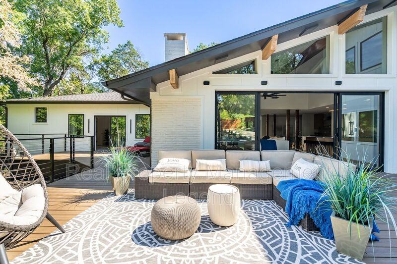 1633 Junior Dr - Photo 2 of 40