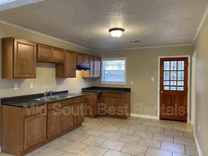 3825 Audie Dr - Photo 3 of 8