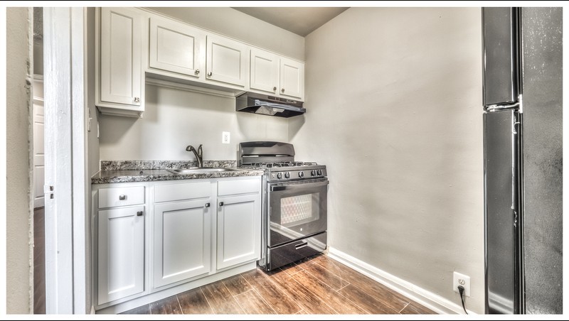 1104 Mount Holly St - Photo 4 of 40