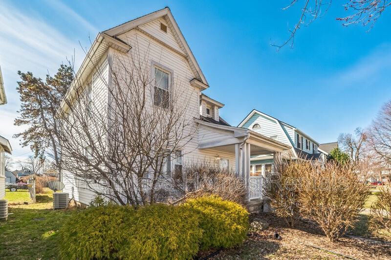 1219 Hamlin St - Photo 3 of 27