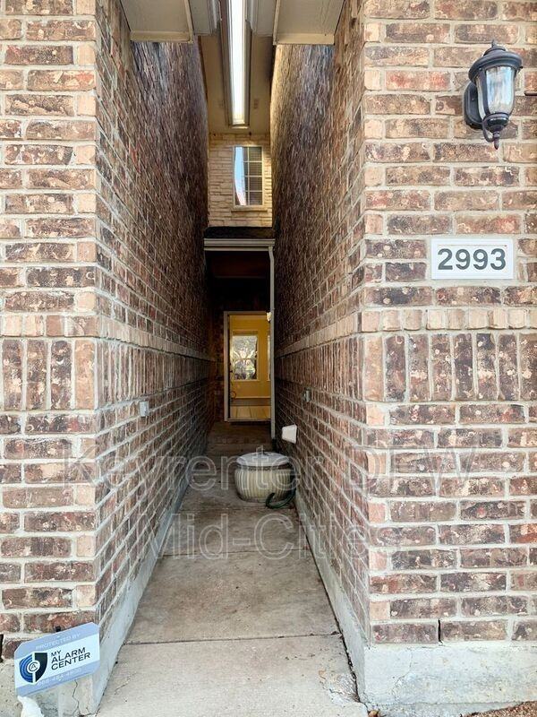 2993 Saint Andrews Dr - Photo 2 of 27