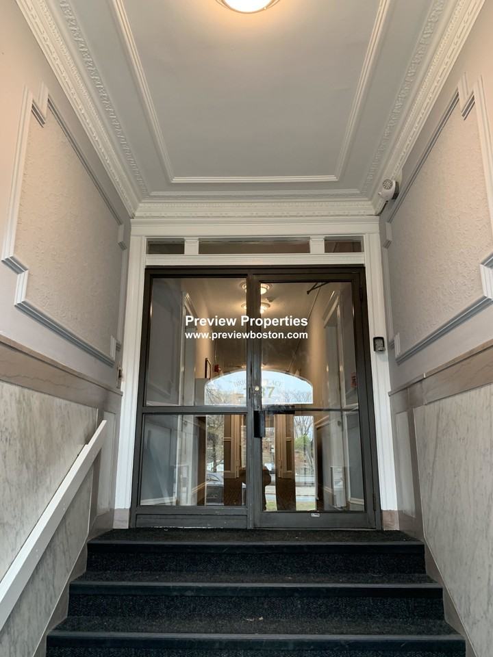 Commonwealth Ave #14P - Photo 2 of 3