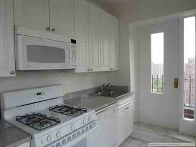 850 Amsterdam Avenue - Photo 2 of 4