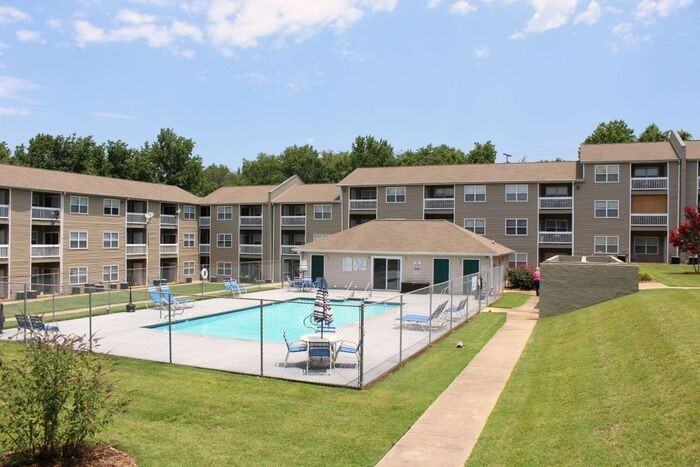 307 Country Club Dr Ne #K