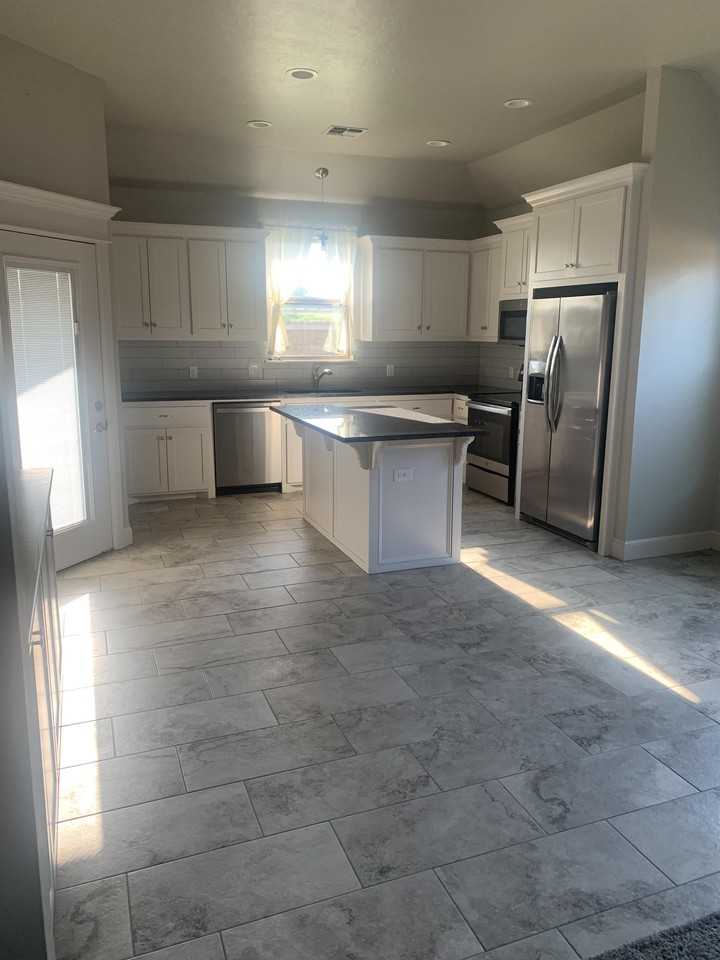 202 Nw Granite Ave #1 - Photo 4 of 20