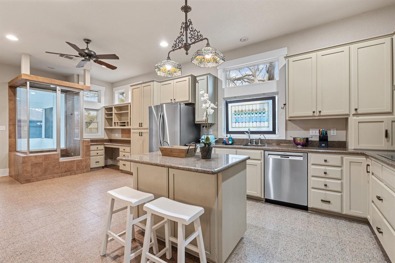 1211 Lexington St #1 - Photo 4 of 20