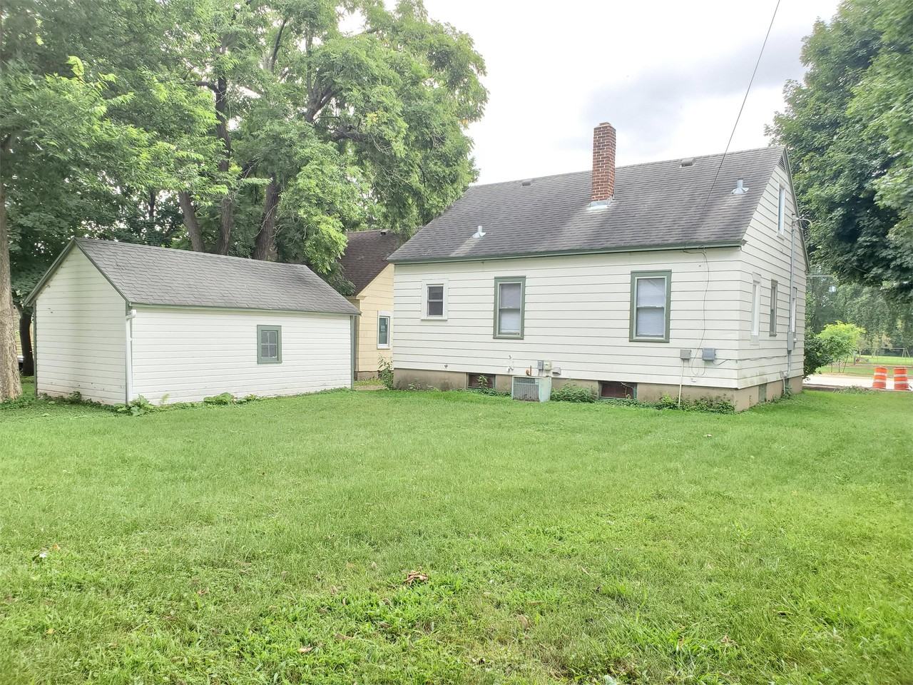 707 7th Street Northwest #1 - Photo 4 of 15