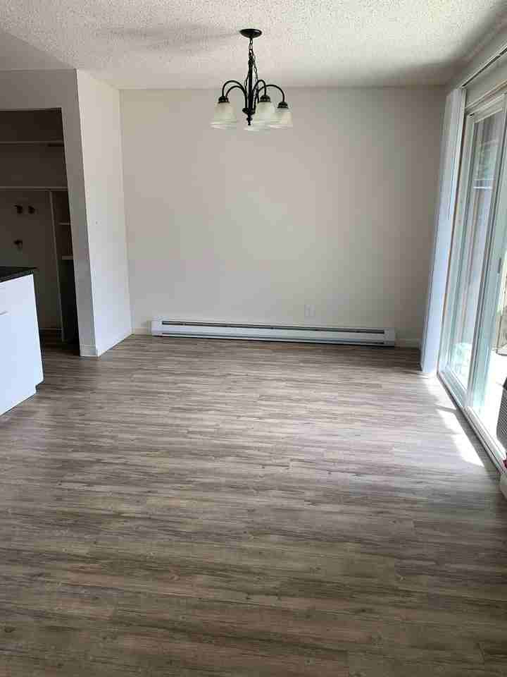 700 Crater Lake Ave - Photo 3 of 14