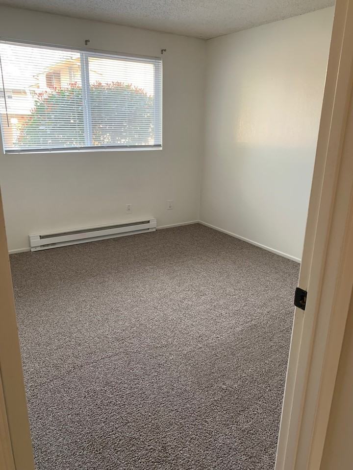 700 Crater Lake Ave - Photo 7 of 14