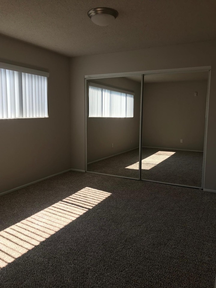 9155 Central Ave - Photo 4 of 6