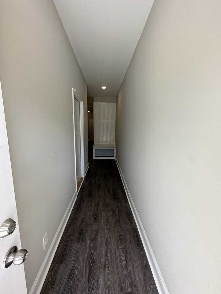 119 West Rossview Road - MBuilding 3 #M - Photo 2 of 15