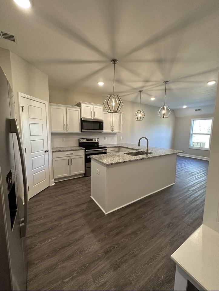 119 West Rossview Road - MBuilding 3 #M - Photo 3 of 15