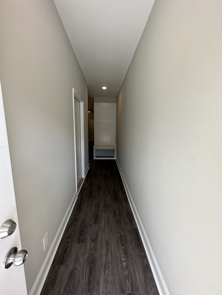 119 West Rossview Road - PBuilding 3 #P - Photo 2 of 15