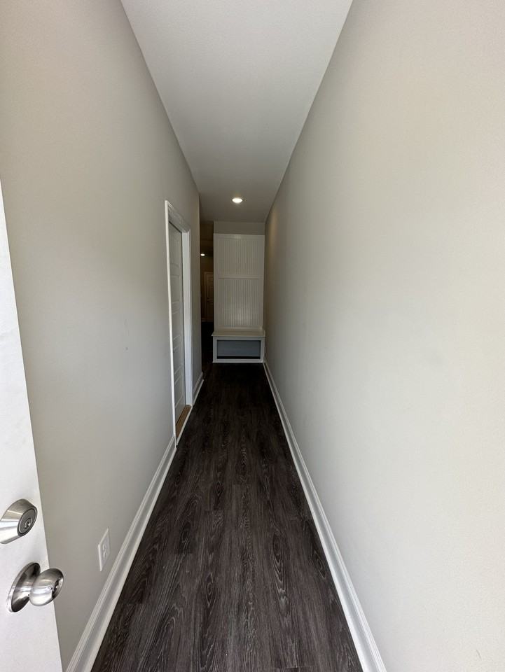 119 West Rossview Road - QBuilding 3 #Q - Photo 2 of 15