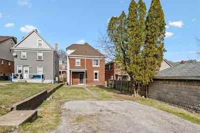 1510 Berkshire Ave - Photo 3 of 15