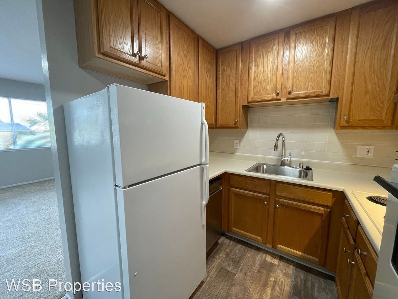 734 East 20th Street - Photo 3 of 28