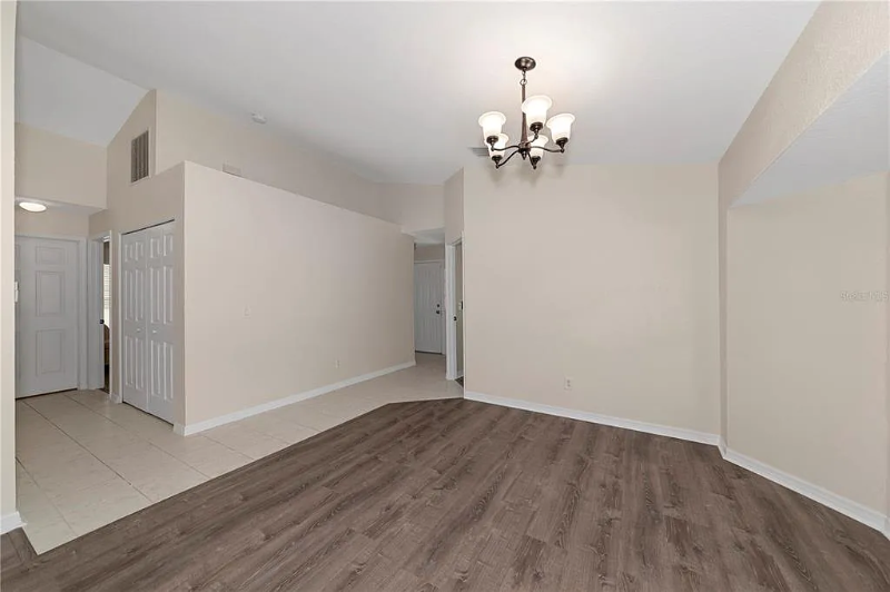 1401 Hedgewood Cir - Photo 4 of 14