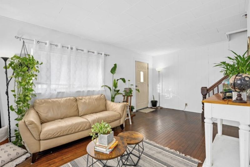 182 Canterbury St - Photo 3 of 16