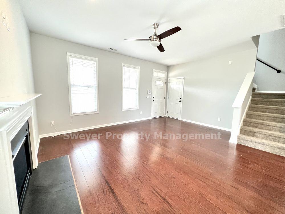 438 Riviera Dr - Photo 3 of 24