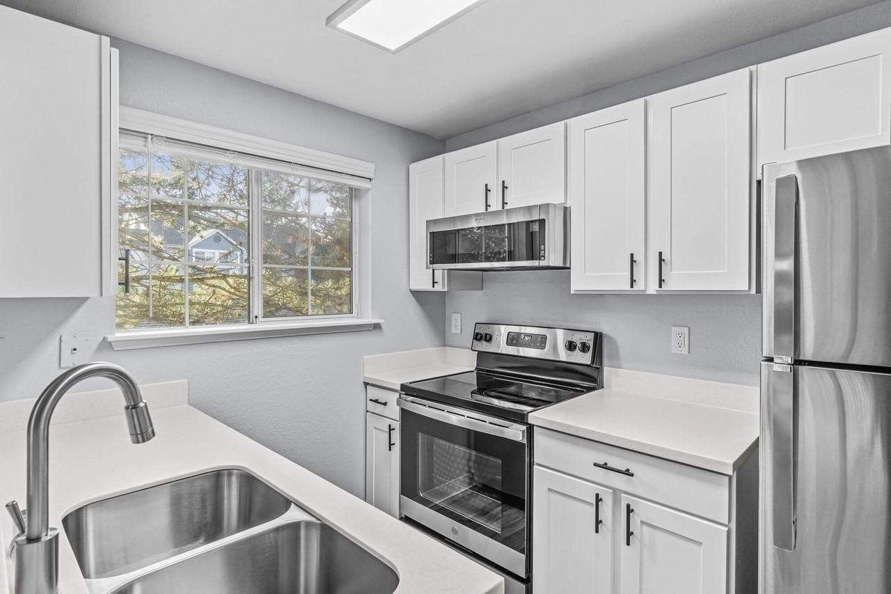 Ridgegate - Photo 2 of 18