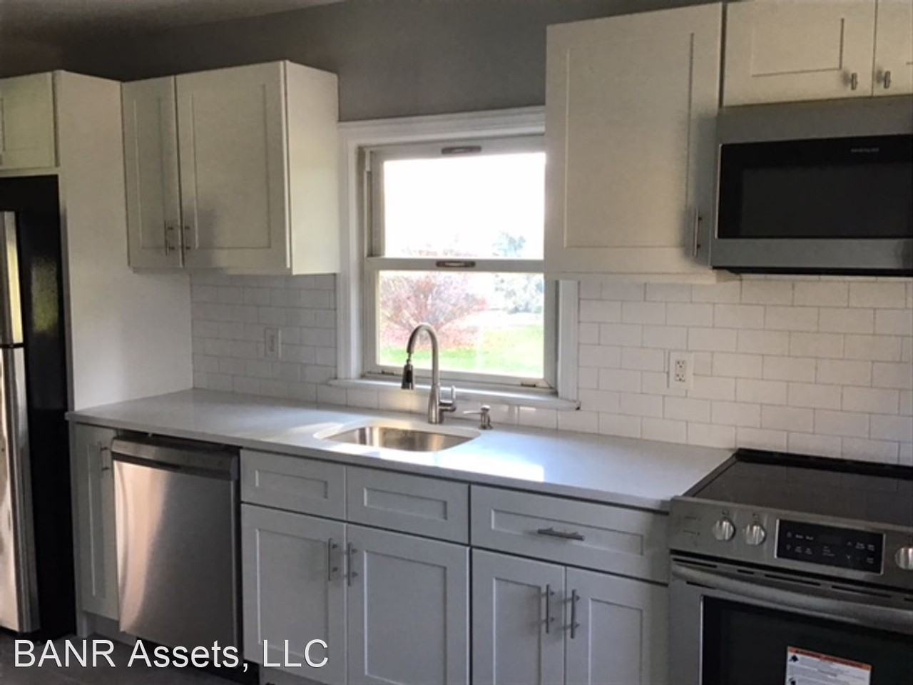 541 Buckelew Ave - Photo 2 of 11