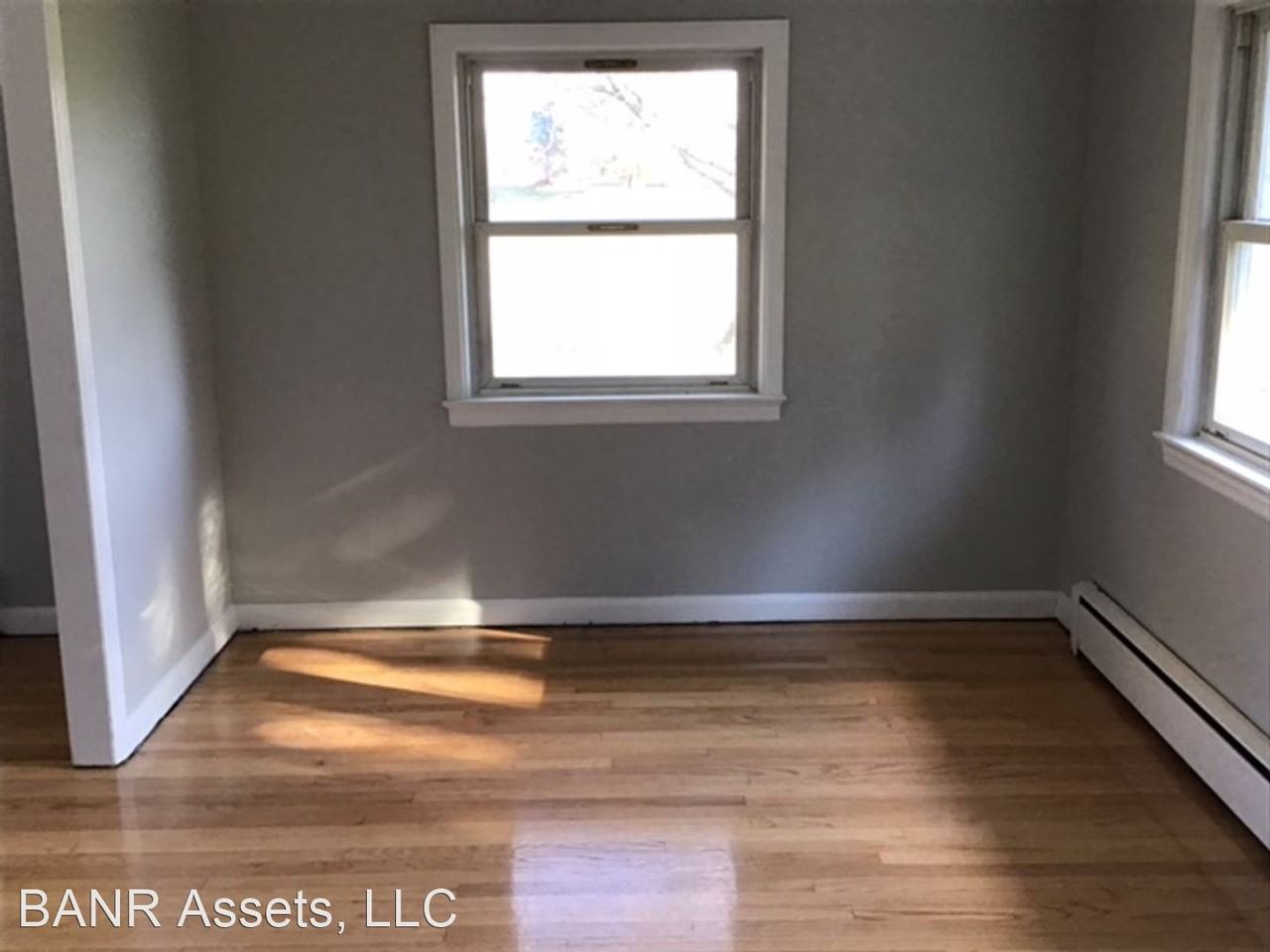 541 Buckelew Ave - Photo 3 of 11