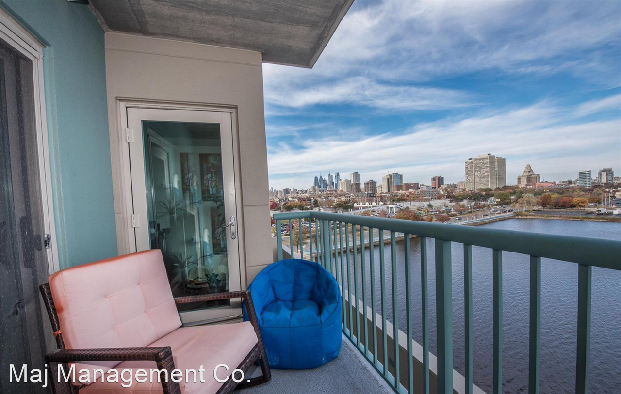 717 S Columbus Blvd - Photo 2 of 19