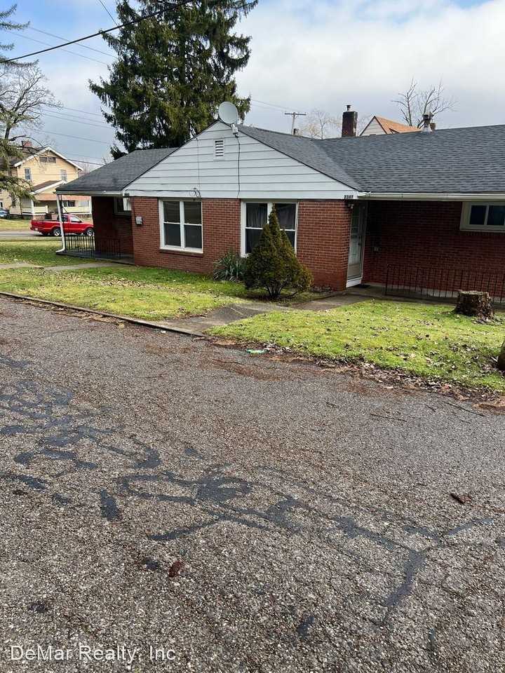 23452347 Crescent St. Apartments 2345 Crescent Dr 2347, Struthers