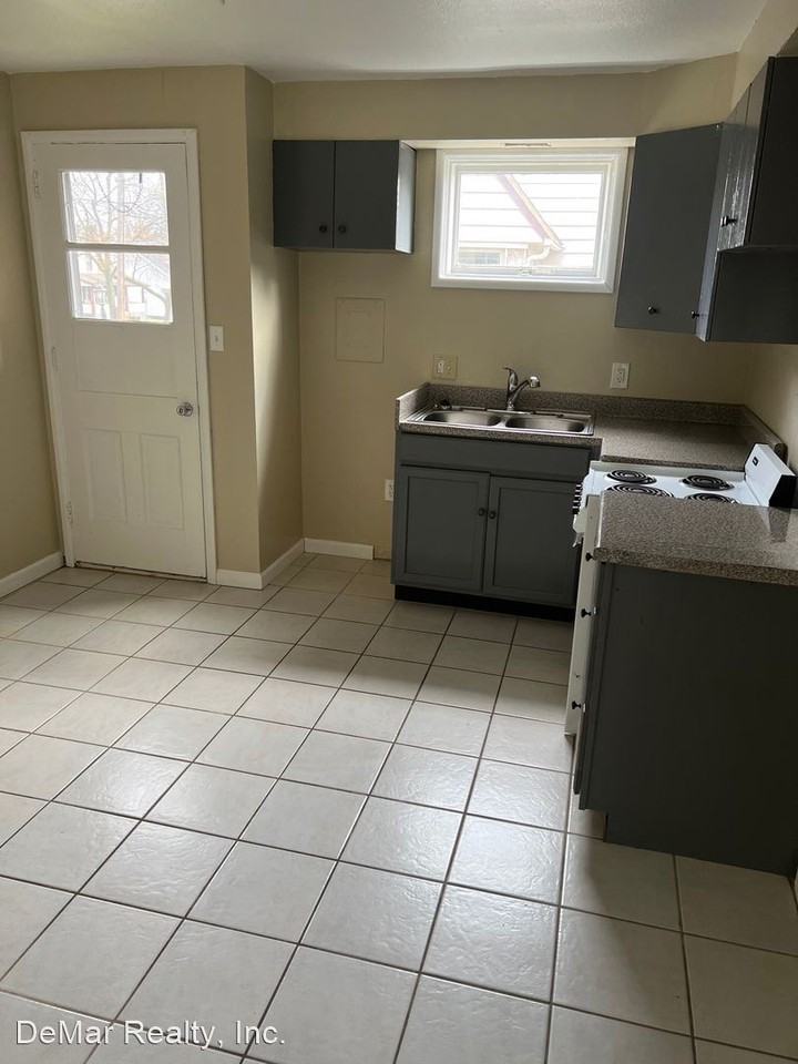 23452347 Crescent St. Apartments 2345 Crescent Dr 2347, Struthers