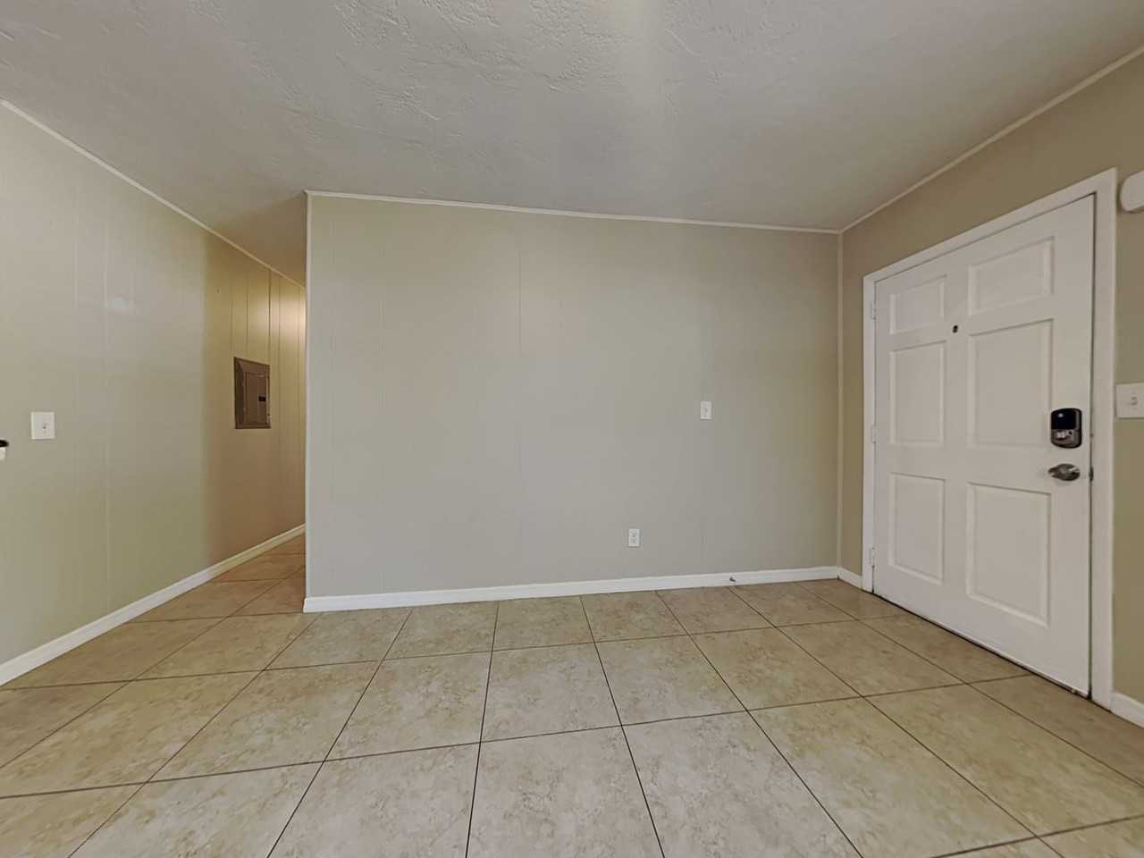 4016 S Renellie Dr - Photo 3 of 18