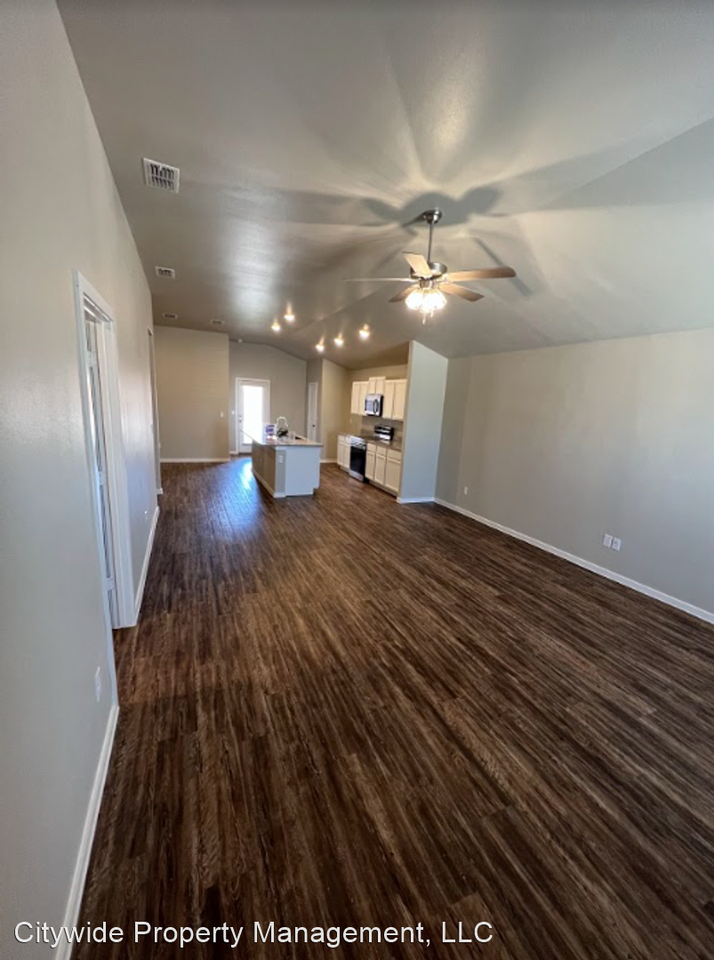 2036 Kenwood Ave - Photo 2 of 14