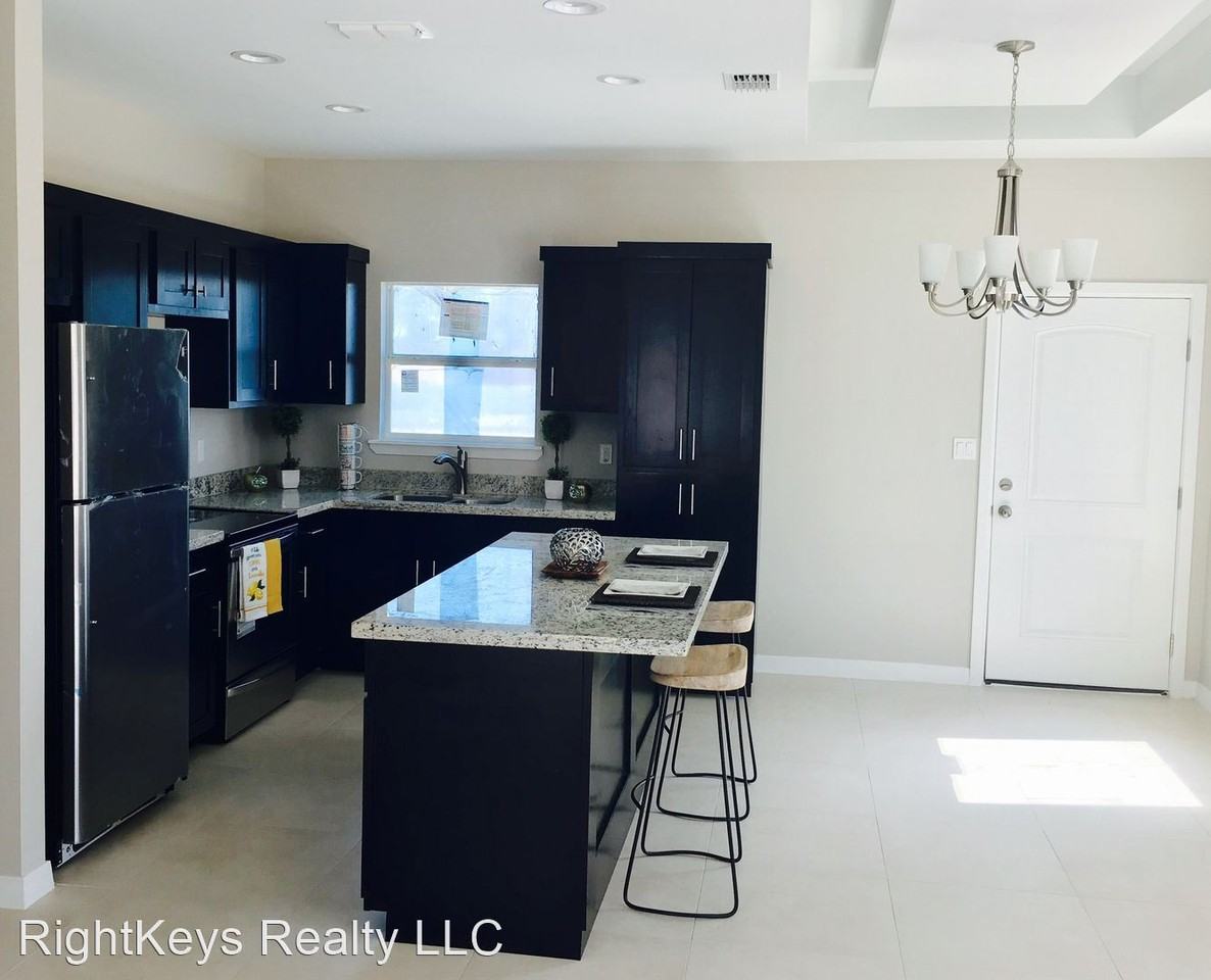 2804 Wolvering St - Photo 3 of 9