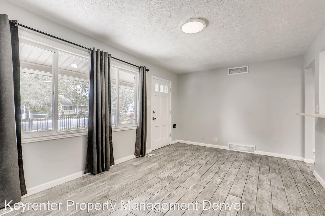 1733 Iola St - Photo 3 of 11