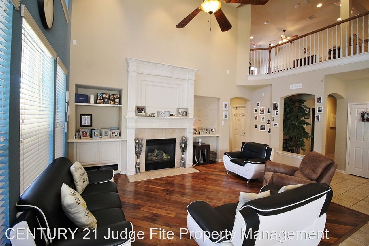 2484 Lakewood Dr - Photo 2 of 12