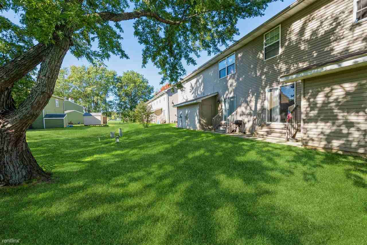 1701 Dainesway - Photo 2 of 11