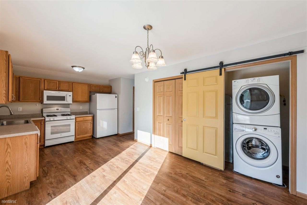 1701 Dainesway - Photo 3 of 11