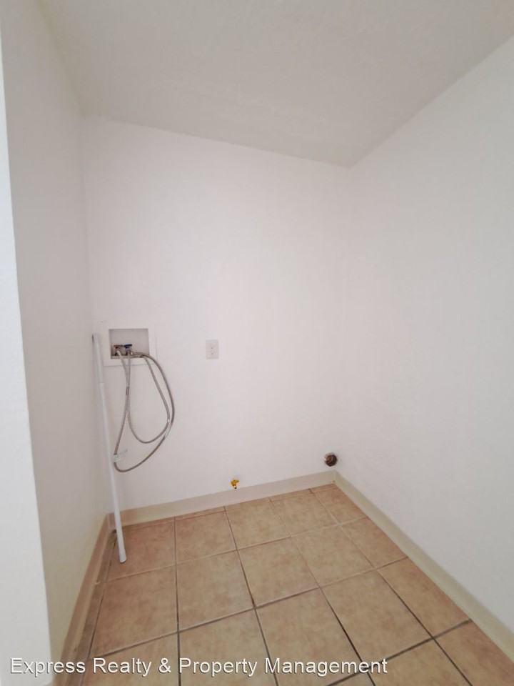 25280 4th St - Photo 3 of 19