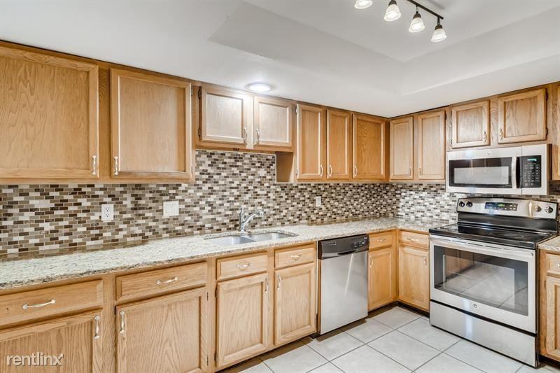 1423 La Paloma Cir - Photo 2 of 12